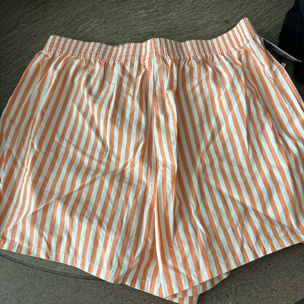 Aritzia Women's Orange and White Striped Shorts - Picture 4 of 4